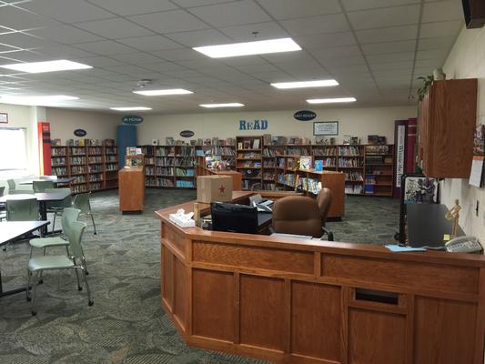 Librarian desk at entrance and book shelves in background